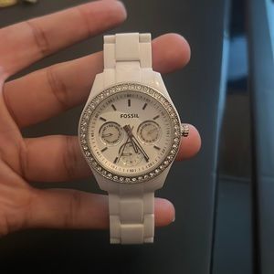 Needs battery - fossil white acrylic watch with silver face